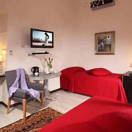 House 2* Rome
